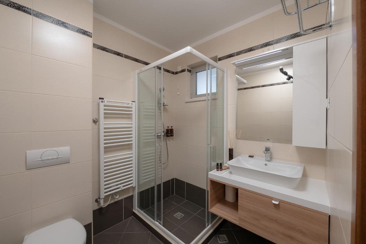 Noemia Apartments Baska Voda Bagian luar foto