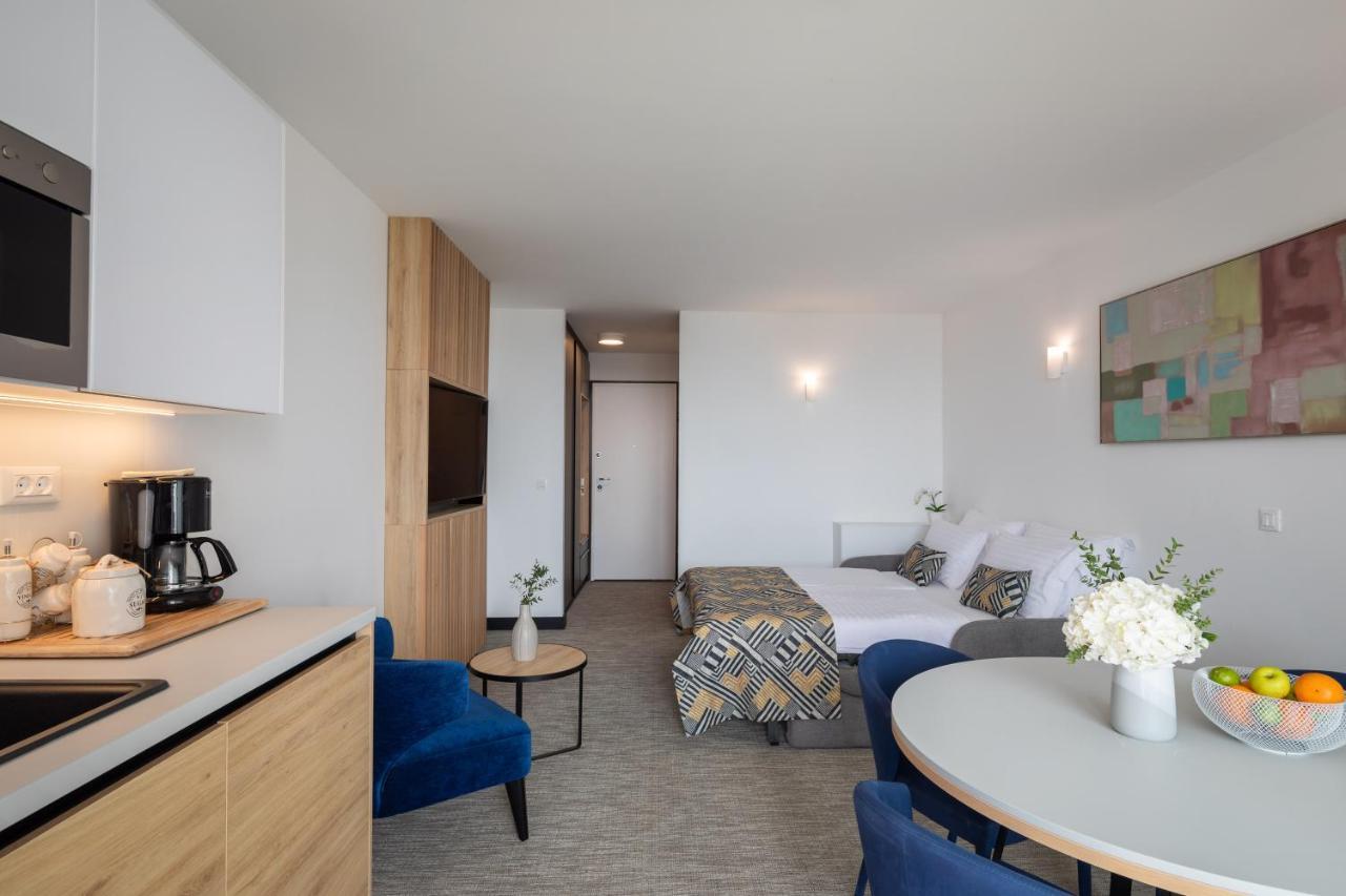 Noemia Apartments Baska Voda Bagian luar foto